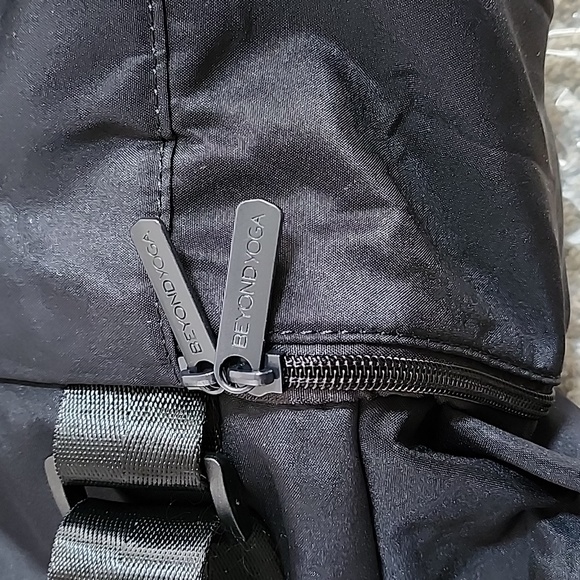 NWT Beyond Yoga convertible Backpack Bag - Picture 3 of 5